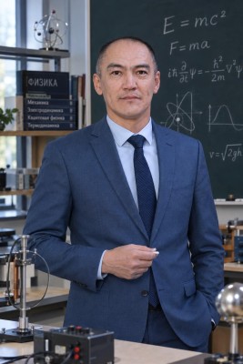 БІЛІКТІ ҰСТАЗ