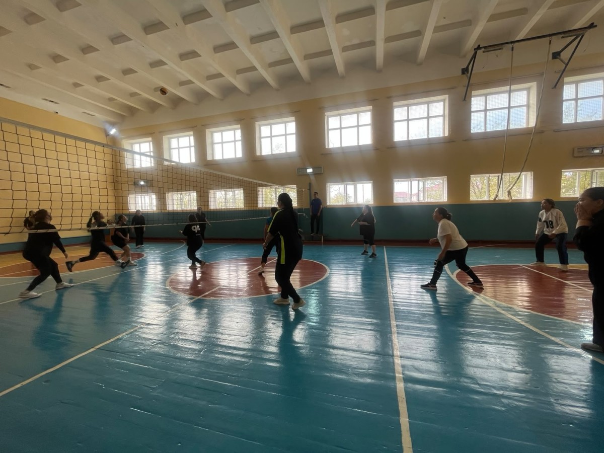 ҰСТАЗДАР АРАСЫНДА ВОЛЕЙБОЛДАН АШЫҚ ТУРНИР