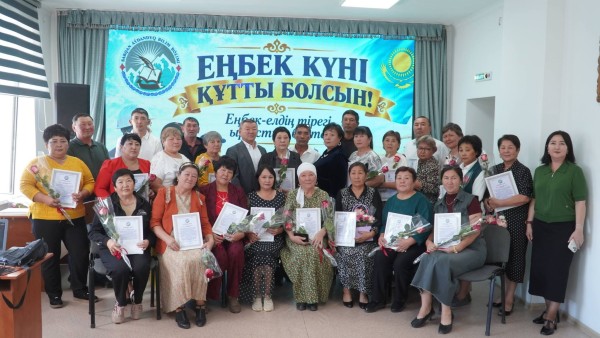 ЕҢБЕК АДАМДАРЫНА ҚҰРМЕТ КӨРСЕТІЛДІ